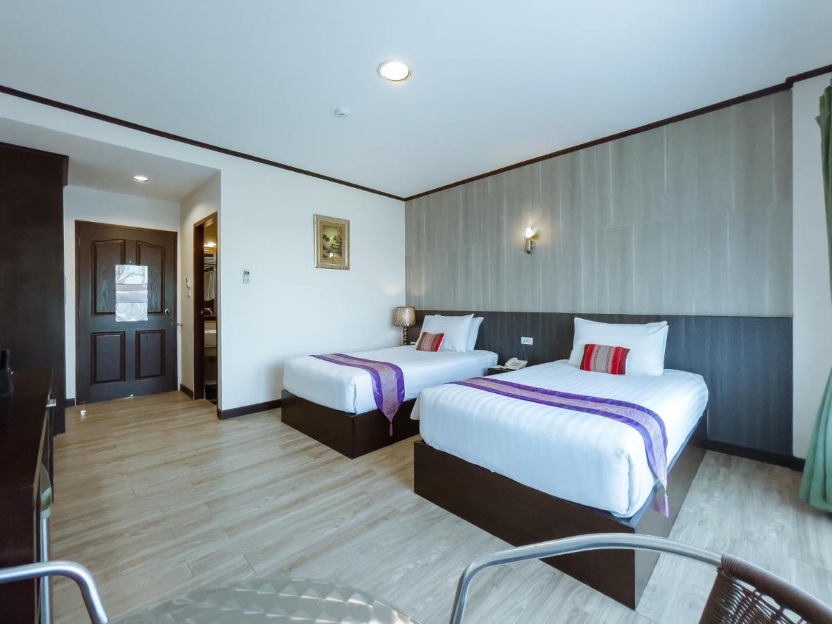 Hotel Royal Nakhara And Convention Centre 4*