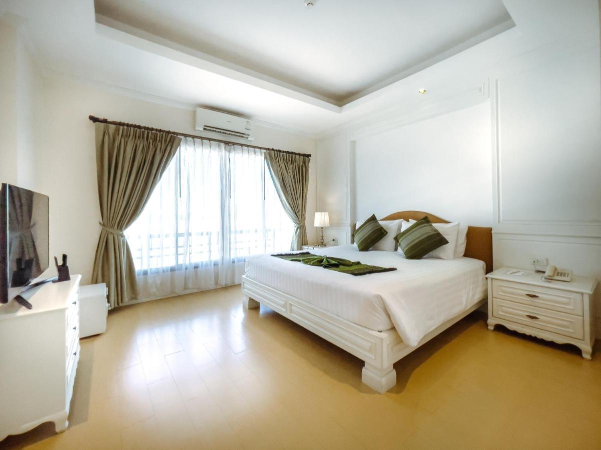 Royal Nakhara And Convention Centre 4*