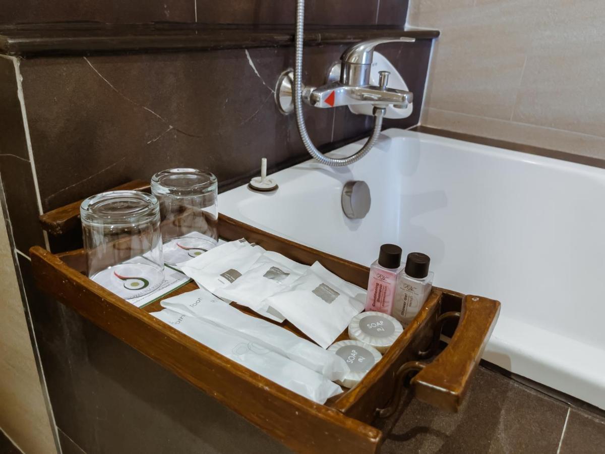 Royal Nakhara And Convention Centre 4*