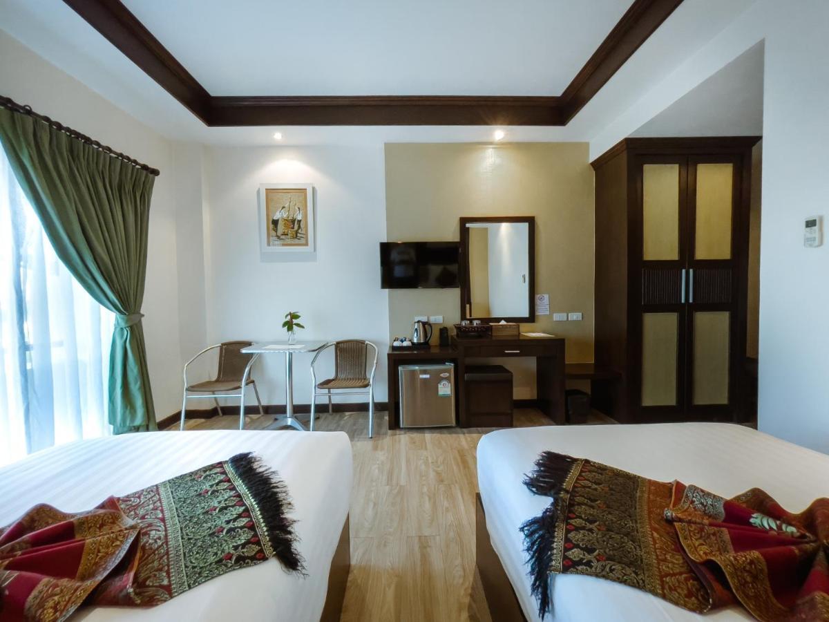 Royal Nakhara And Convention Centre 4*
