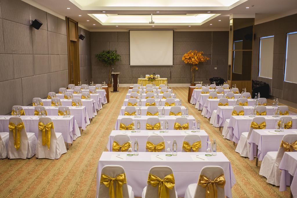 Royal Nakhara And Convention Centre Hotel 4*