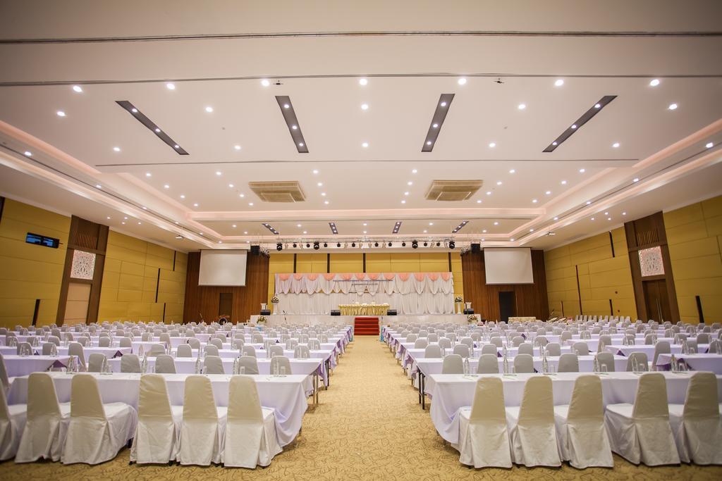 Hotel Royal Nakhara And Convention Centre
