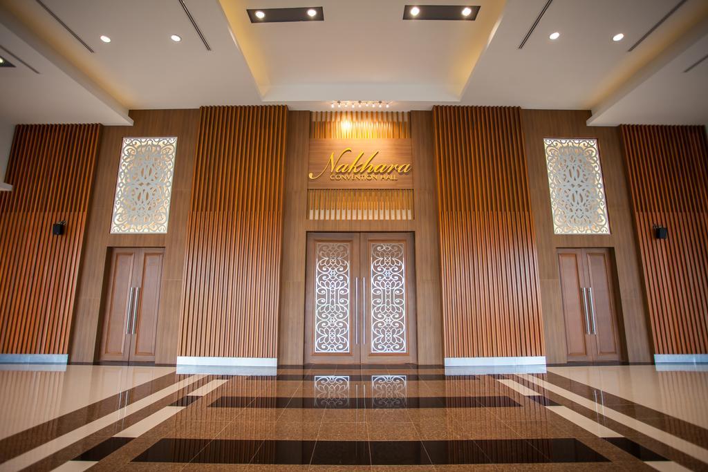 Royal Nakhara And Convention Centre 4*